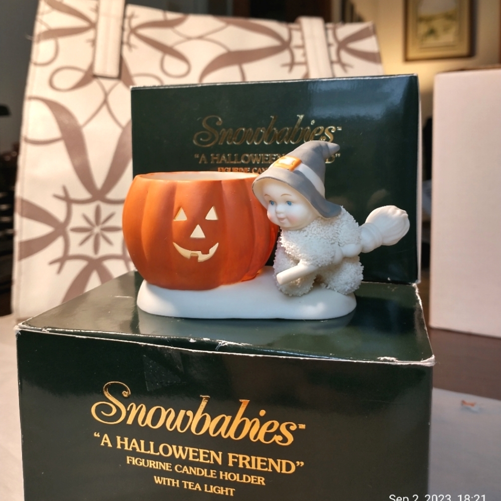 Snowbabies:  A Halloween Friend Tealight Holder